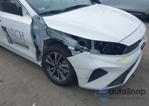 2024 Kia Forte Lxs z USA, uszkodzony, nr VIN 3KPF24AD5RE760880